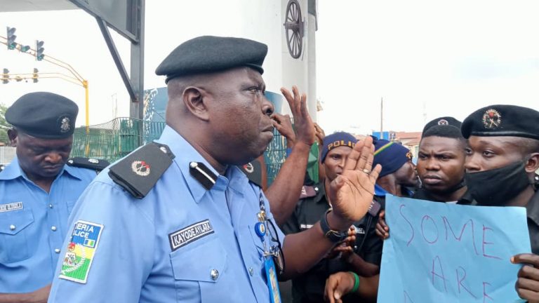 Police officers protest non-payment of 18 months salary in Osun