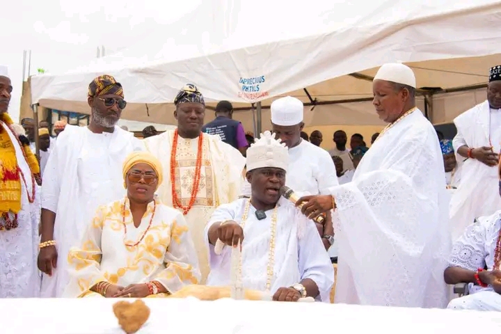 Osolo of isolo:Hon Olasoju Drums Support For Oba Faronbi-Shekoni
